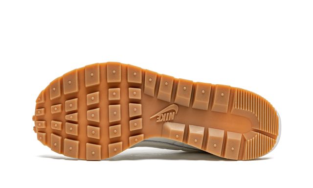 Nike Vaporwaffle Sacai Sail Gum 