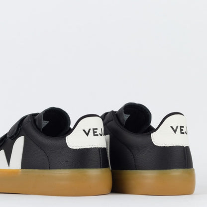 Zapatos Veja con logotipo de Chromefree en cuero negro y blanco 