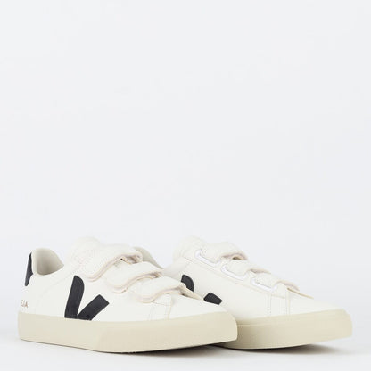 Zapatos Veja con logotipo de Chromefree en cuero extra blanco y negro