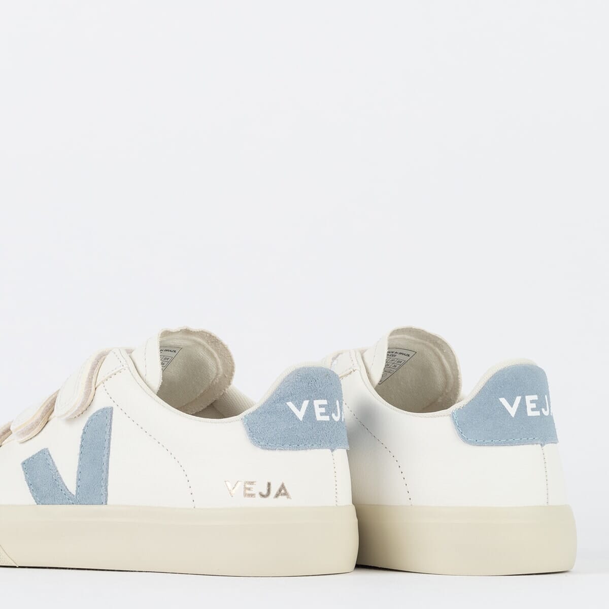 Zapatos Veja con logotipo de Chromefree en cuero extra blanco y acero